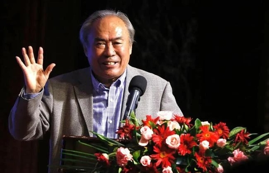 詹俊悼念嚴俊君：《足球》報伴隨著(zhù)我成長(cháng)，是我和父親共鳴的橋梁